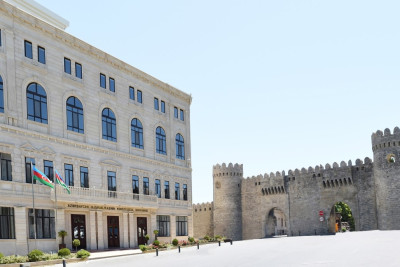 Konstitusiya Məhkəməsi hakimlərinin vəzifədə olmasının yaş həddi artırılır