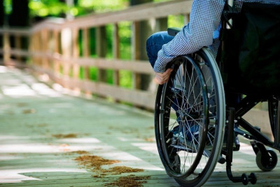 Əlilliyi olan şəxslərə yeni güzəştlərin edilməsi son oxunuşda qəbul olunub