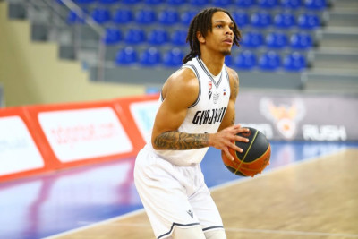 Amerikalı basketbolçu “Lənkəran”a keçib