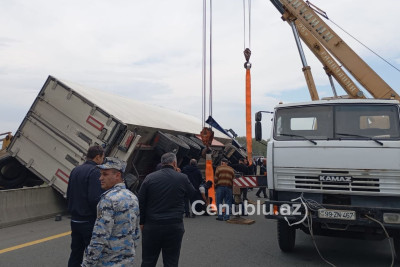 Masallıda ağır tonnajlı yük avtomobili aşıb - VİDEO