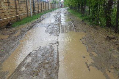 Biləsuvarın mərkəzi küçələrində yol problemi
