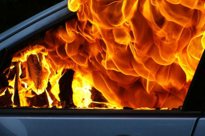 Masallıda avtomobil yanıb