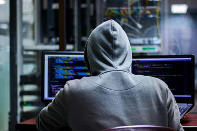 Ötən gün bank kartlarından 20 min manatdan çox pul oğurlanıb