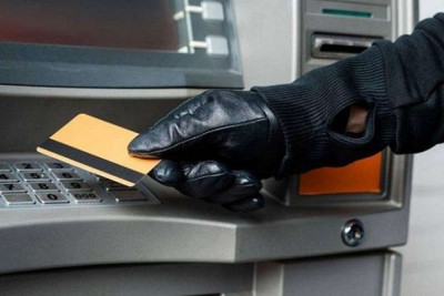 Kartlardan daha 20 min manat oğurlandı