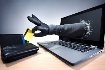 Bank kartlarından yenə pul oğurladılar