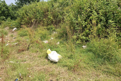 Ətraf mühiti çirkləndirən kameraya düşdü, cərimələndi