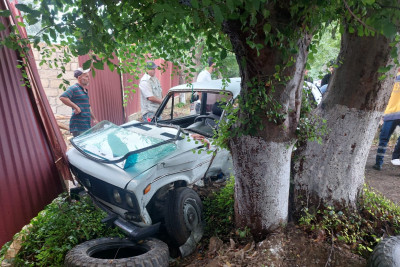 Lənkəranda avtomobillər toqquşub, sürücü xəsarət alıb - FOTO