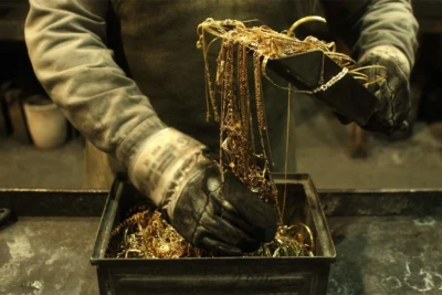 Atasının evindən 12 min manatlıq qızıl oğurlayan oğul tutuldu