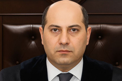 Hakim “onun evində kirayə qalırdım” deyib - İşdən imtina etdi