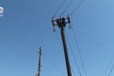 Cəlilabadda elektrik dirəyinin yaratdığı TƏHLÜKƏ