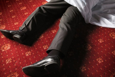 Biləsuvarda evdə 48 yaşlı kişinin meyiti tapılıb