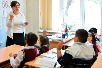 8 saatlıq iş qrafiki öncə bu məktəblərdə tətbiq olunacaq - Ekspert açıqladı