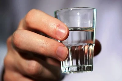 Astarada ata araq almayan oğlunun burnunu qırdı