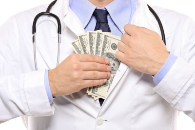 Sabirabad xəstəxanasında saxta əlillik verənlər HAKİM QARŞISINDA