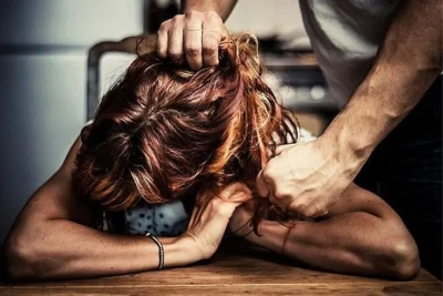 Rusiyadan gəlib arvadına kəllə atdı: Gecə onlayn imiş