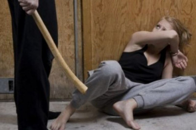 Astarada arvadını döyüb pəncərədən qaçana HÖKM