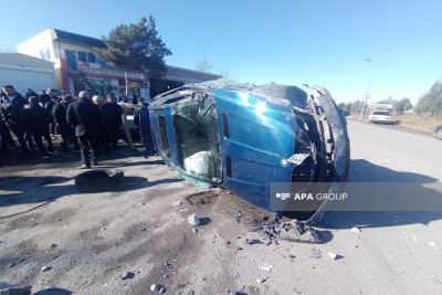 Sabirabadda BMW hasara və maşına çırpılıb, ölən var