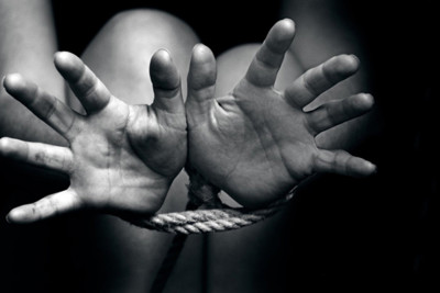 Yüksək maaş, sərfəli şərtlərə aldanıb - Qurban olmayın!