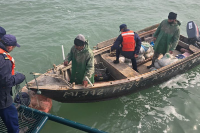 Xəzərdə köməksiz qalanlar xilas edildi