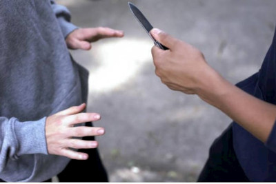 16 yaşında söyüşə görə adam bıçaqladı - HÖKM