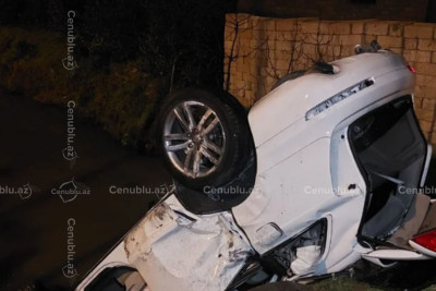 Lənkəranda avtomobil kanala aşıb, xəsarət alanlar var