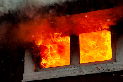 Masallıda ikimərtəbəli ev yanıb