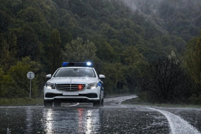 Yol polisi hava şəraiti ilə bağlı hərəkət iştirakçılarına müraciət edib