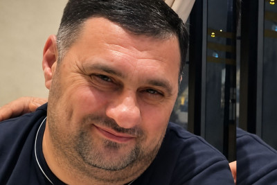Tanınmış iş adamı qəfil vəfat etdi