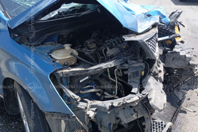 Cəlilabadda yol qəzası: Yak maşını avtomobillə toqquşub