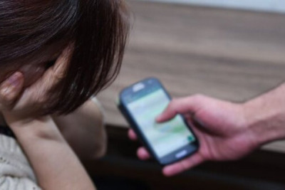 Lənkəranda kişi smartfon işlədən keçmiş arvadının qabırğalarını sındırdı