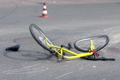 İmişlidə uşaq velosipedlə traktorun altında qaldı