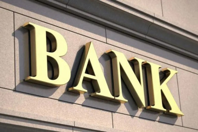Əhalinin banklardakı pulu 18 milyard manata çatıb