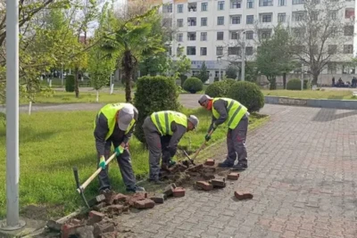 Lənkəranda parkda işlədilər fəhlələrin maaşı verilmədi: şirkət cərimələndi